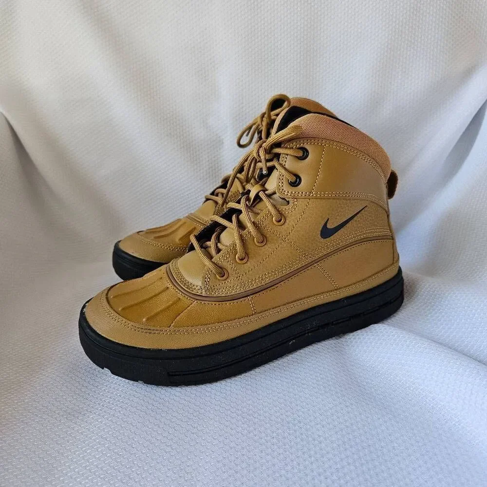 Nike Woodside 2 High Boys Sneakers Size 5.5Y in Tan